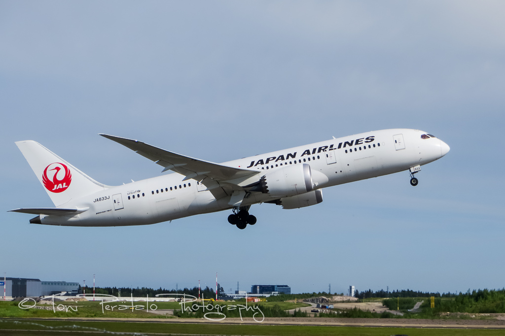 01_PS240_06147.jpg - JA833J - Japan Airlines Boeing 787-8 Dreamliner departing from EFHK Helsinki-Vantaa