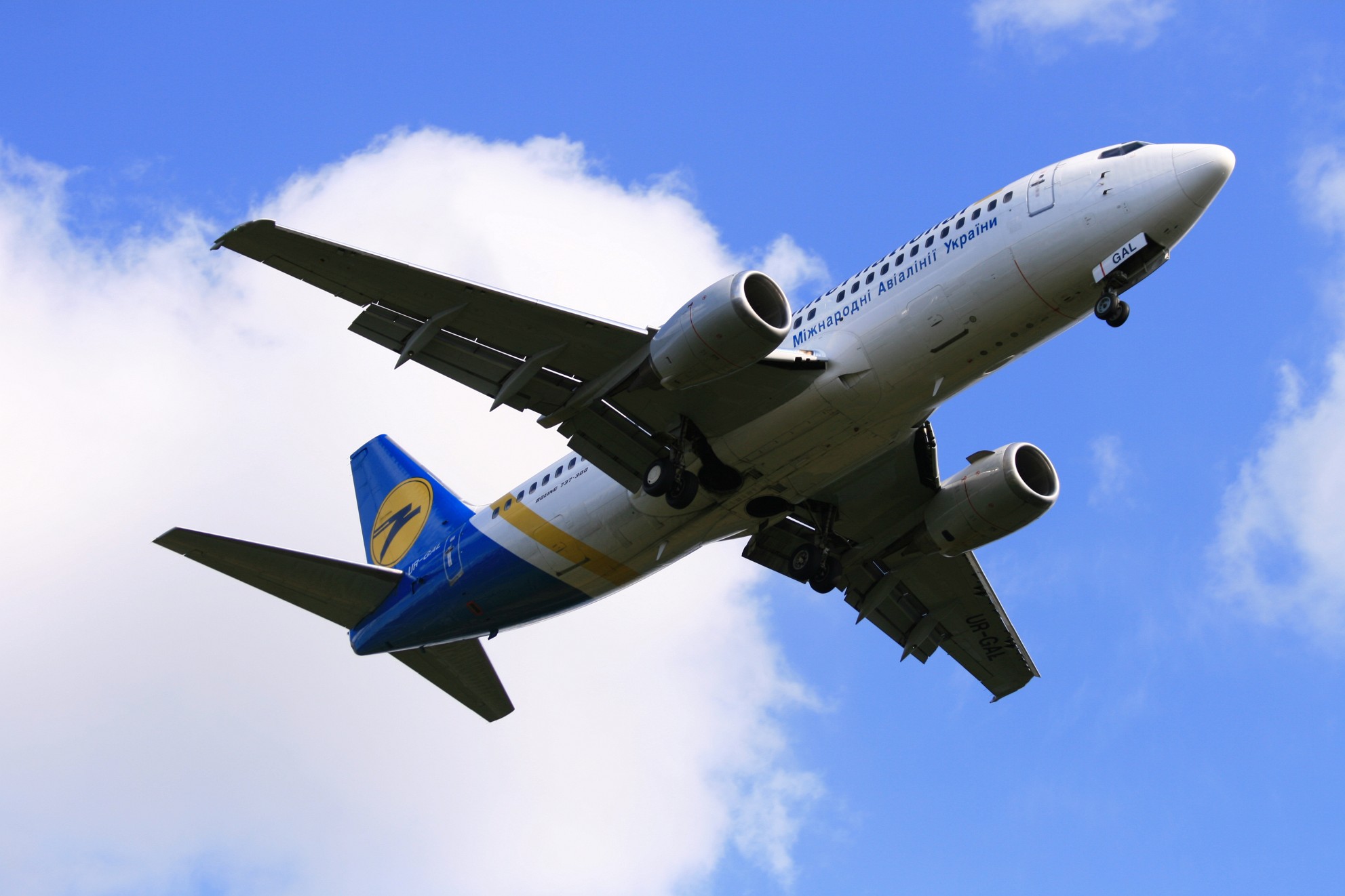IMG_4395.JPG - UR-GAL, Ukraine International Airlines, Boeing 737-341 , Helsinki - Vantaa (HEL / EFHK), Finland, September 05, 2008