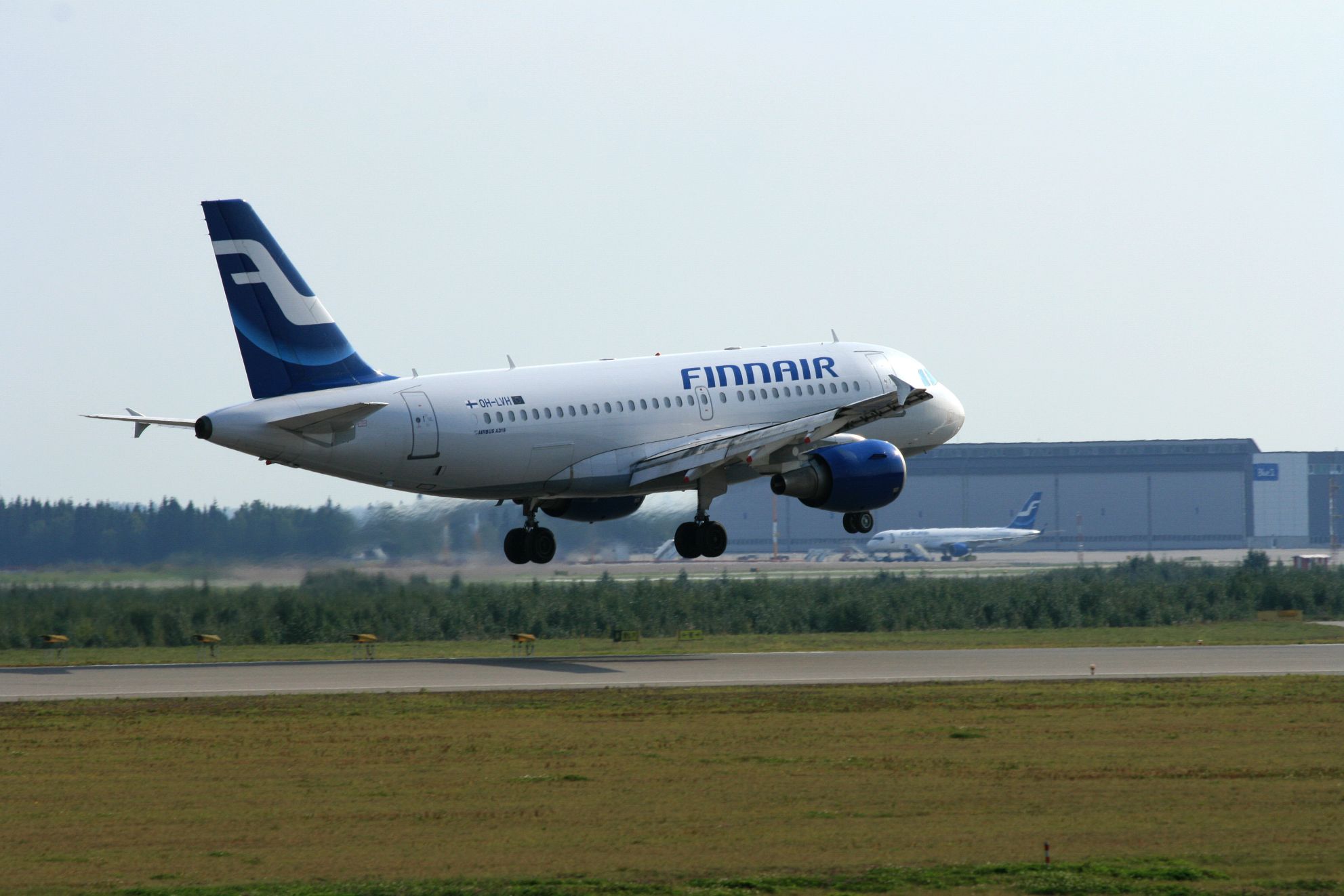 IMG_8498.JPG - OH-LVH, Finnair, Airbus A319-112, Helsinki - Vantaa (HEL / EFHK), Finland, Sep 2, 2009
