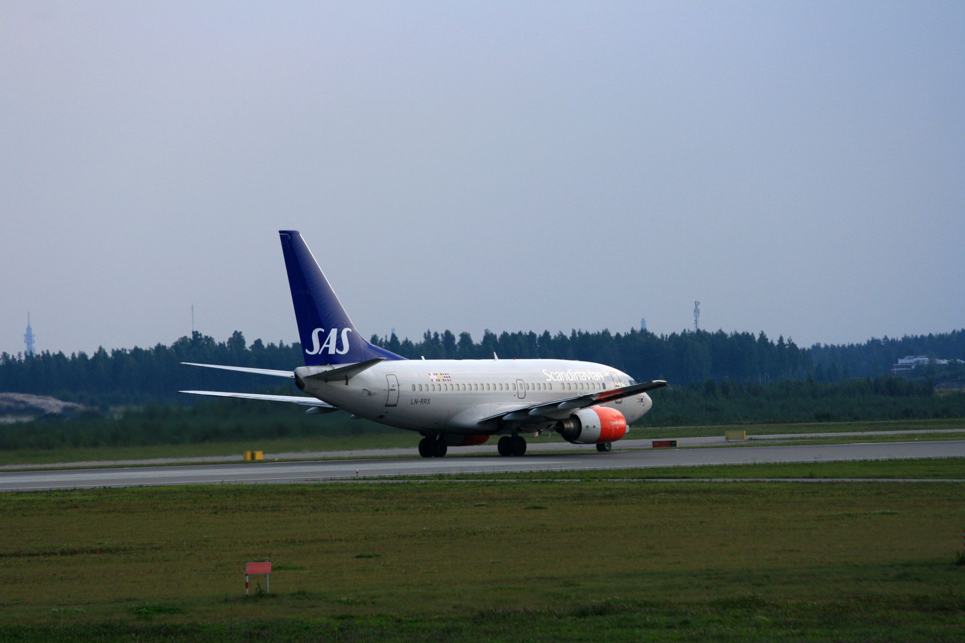 IMG_8747.JPG - LN-RRX, Scandinavian Airlines - SAS, Boeing 737-683, Helsinki - Vantaa (HEL / EFHK), Finland, Sep 2, 2009
