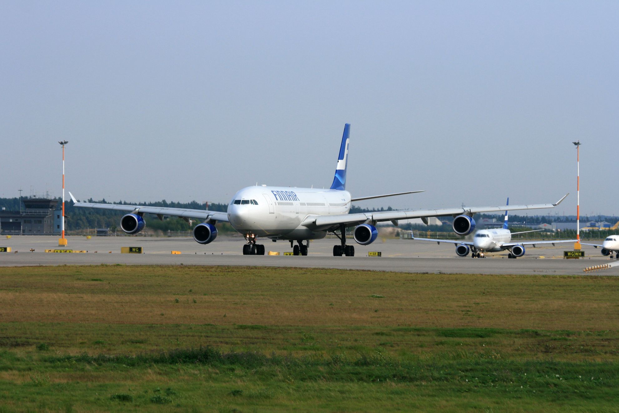 IMG_8877.JPG - OH-LQD, Finnair, Airbus A340-313X, Helsinki - Vantaa (HEL / EFHK), Finland, Sep 2, 2009