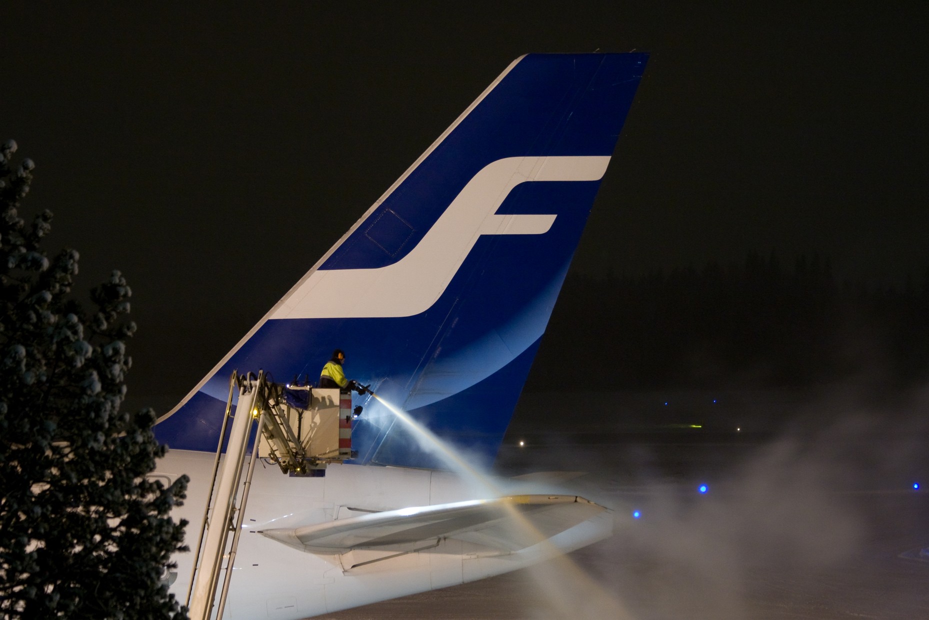 IMG_5872.JPG - OH-LBU, Finnair, Boeing 757-2Q8, Jyvskyl (Tikkakoski - Luonetjrvi) (JYV / EFJY), Finland, January 22, 2009