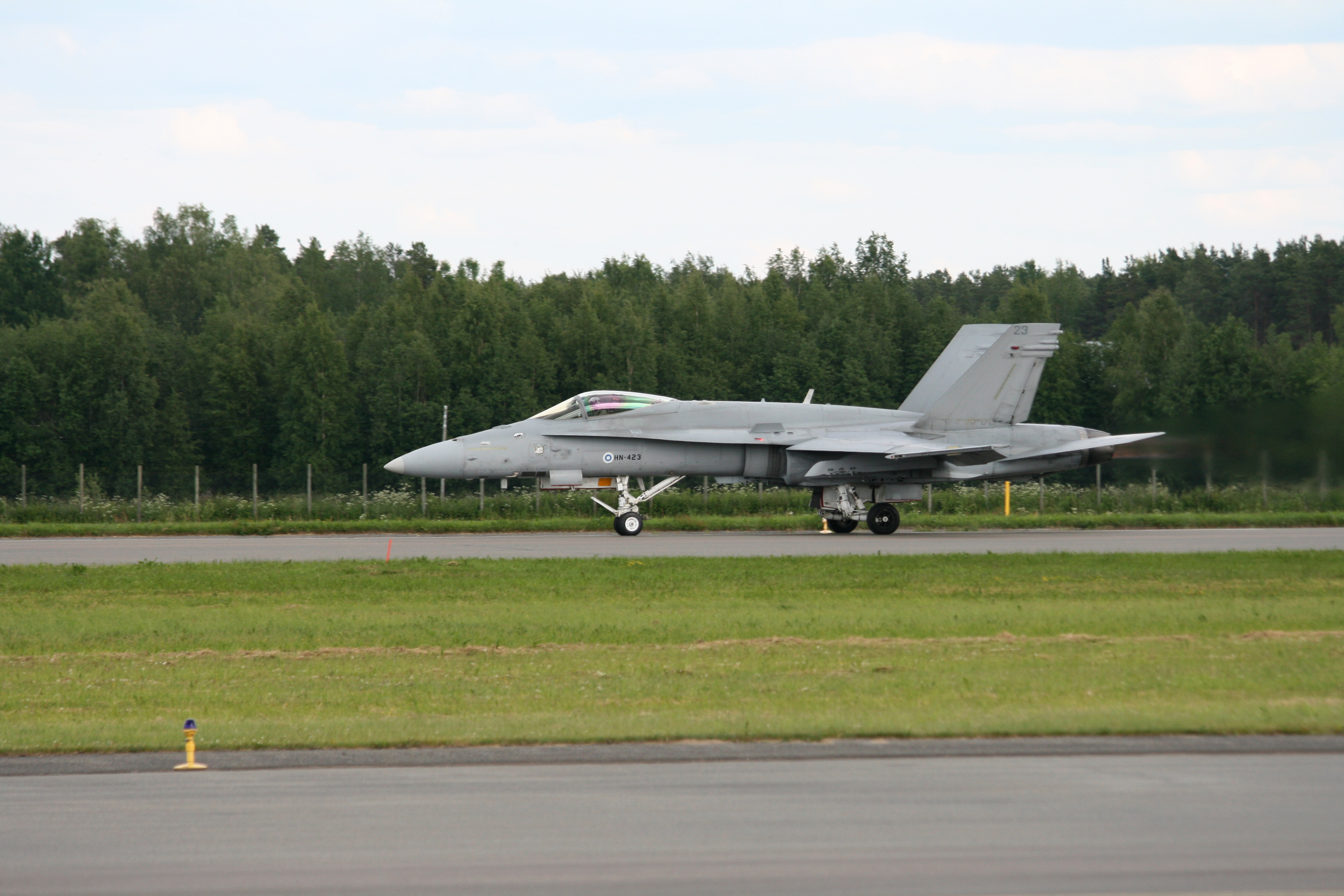 IMG_12930.JPG - HN-423, Finland - Air Force, McDonnell Douglas F-18C Hornet, Kauhava (KAU / EFKA), Finland, June 25, 2010