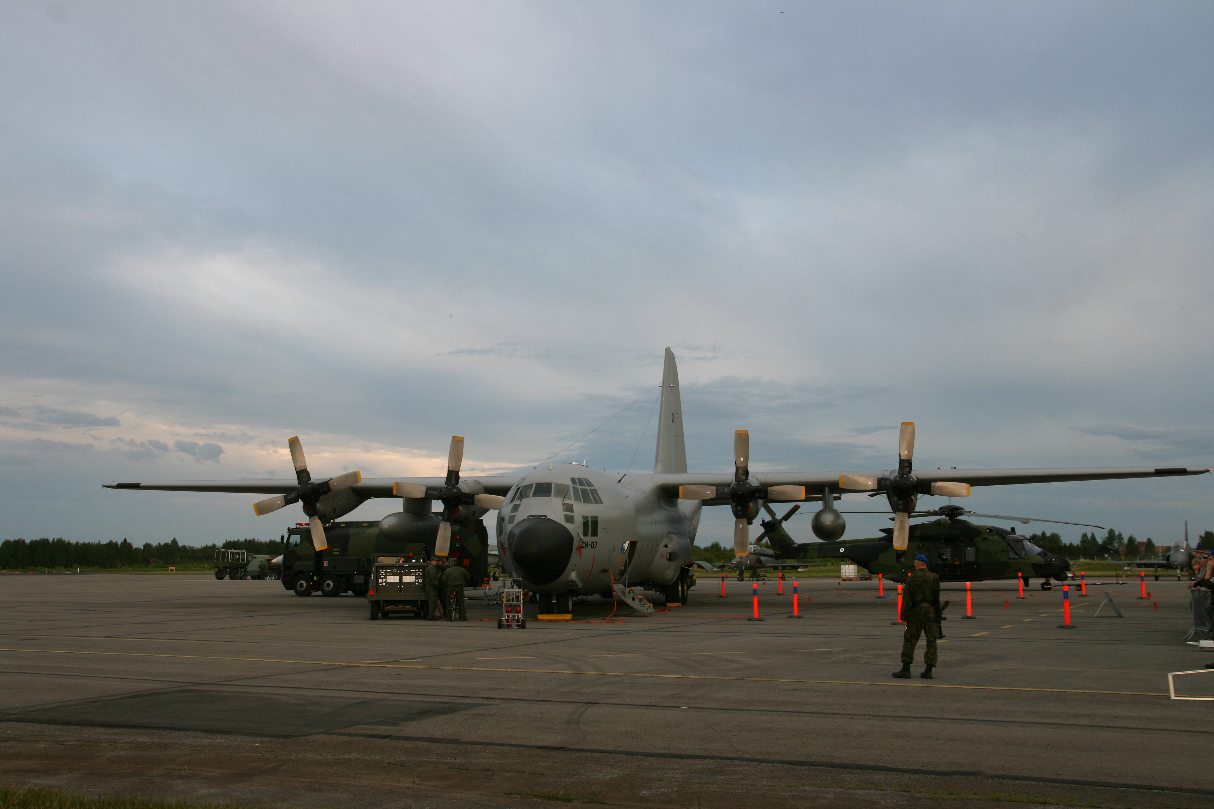 IMG_13569.JPG - CH-07, Belgium - Air Force, Lockheed C-130H Hercules (L-382), Kauhava (KAU / EFKA), Finland, June 25, 2010