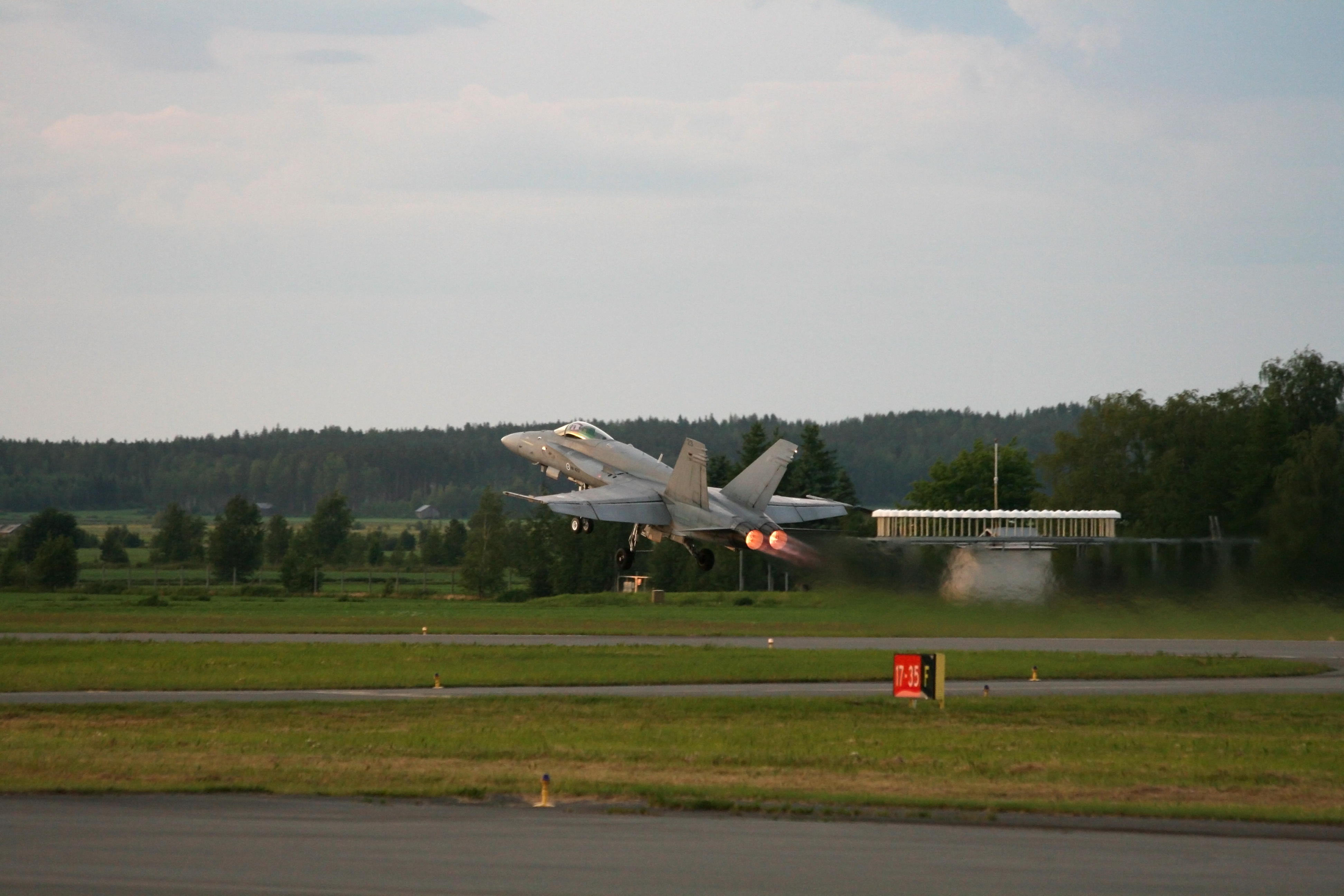IMG_13685.JPG - HN-423, Finland - Air Force, McDonnell Douglas F-18C Hornet, Kauhava (KAU / EFKA), Finland, June 25, 2010