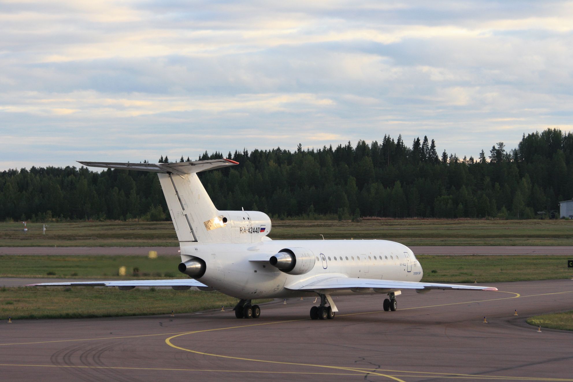 IMG_8744.JPG - RA-42440, Yakolev Yak-42D, Jyvskyl (Tikkakoski - Luonetjrvi) (JYV / EFJY), Finland, September 4, 2010