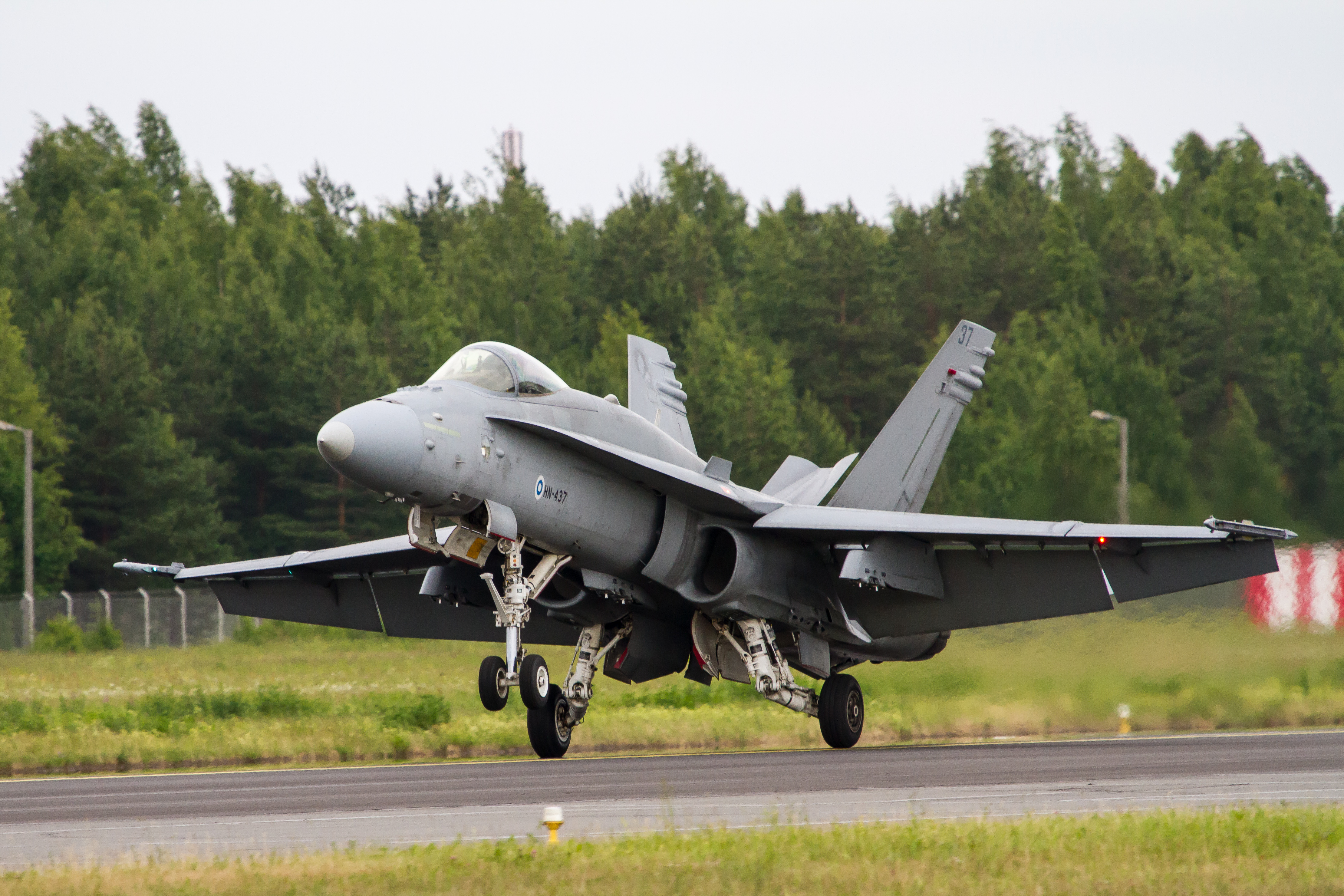 EOS7D_03601.jpg - F-18C Hornet