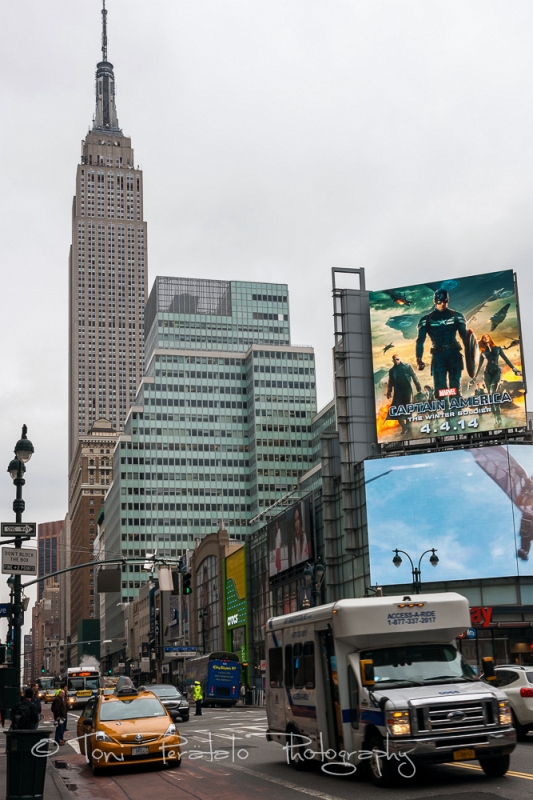 08_EOS400D_36429.jpg - Captain America and Empire State Building