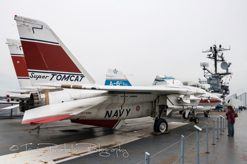 43_EOS400D_37214.jpg - F-14 Super Tomcat @ Interprid air, space & sea museum
